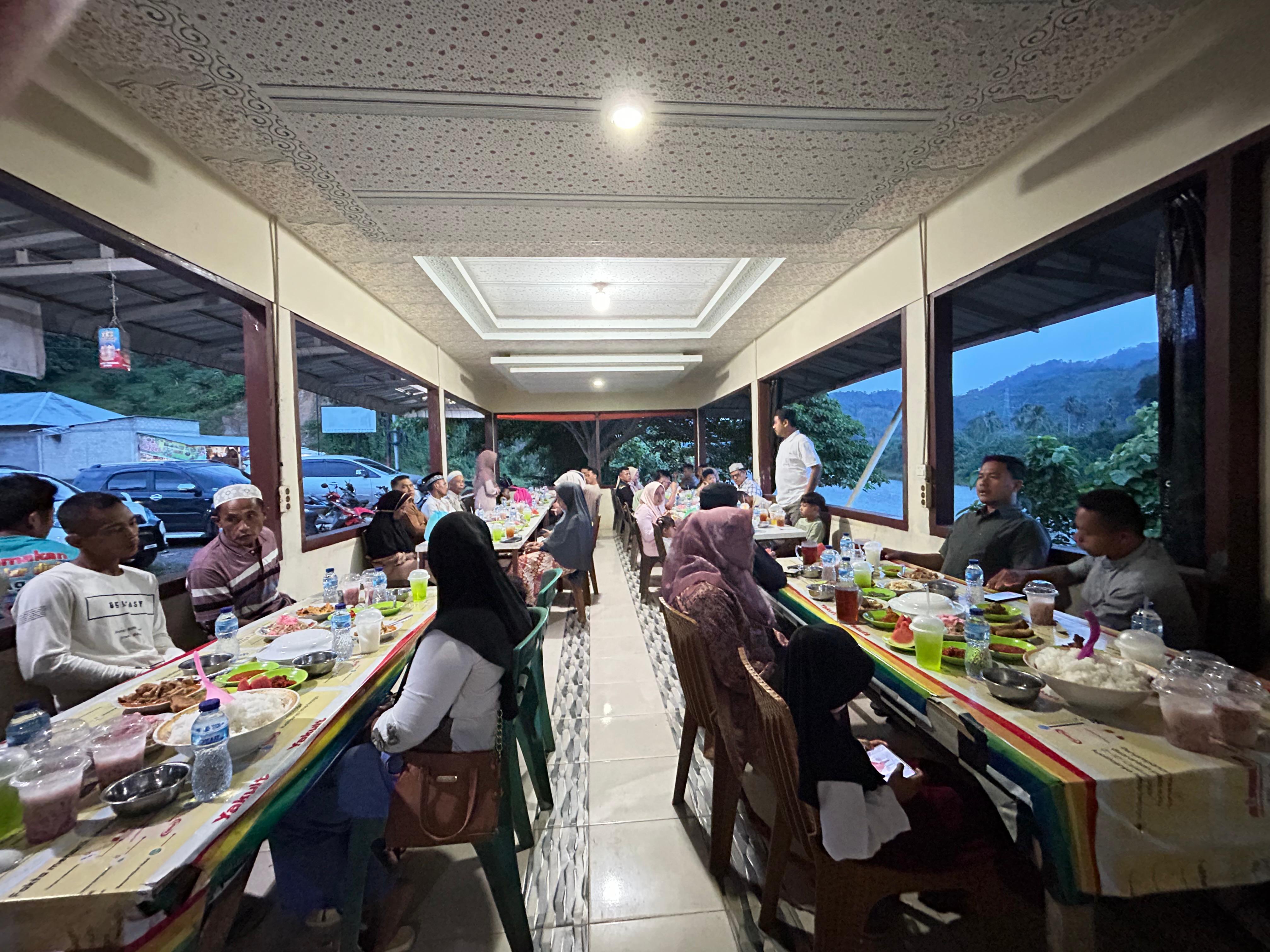 Penghujung bulan ramadhan keluarga besar BUMNag Madani Lubuk Malako gelar buka bersama