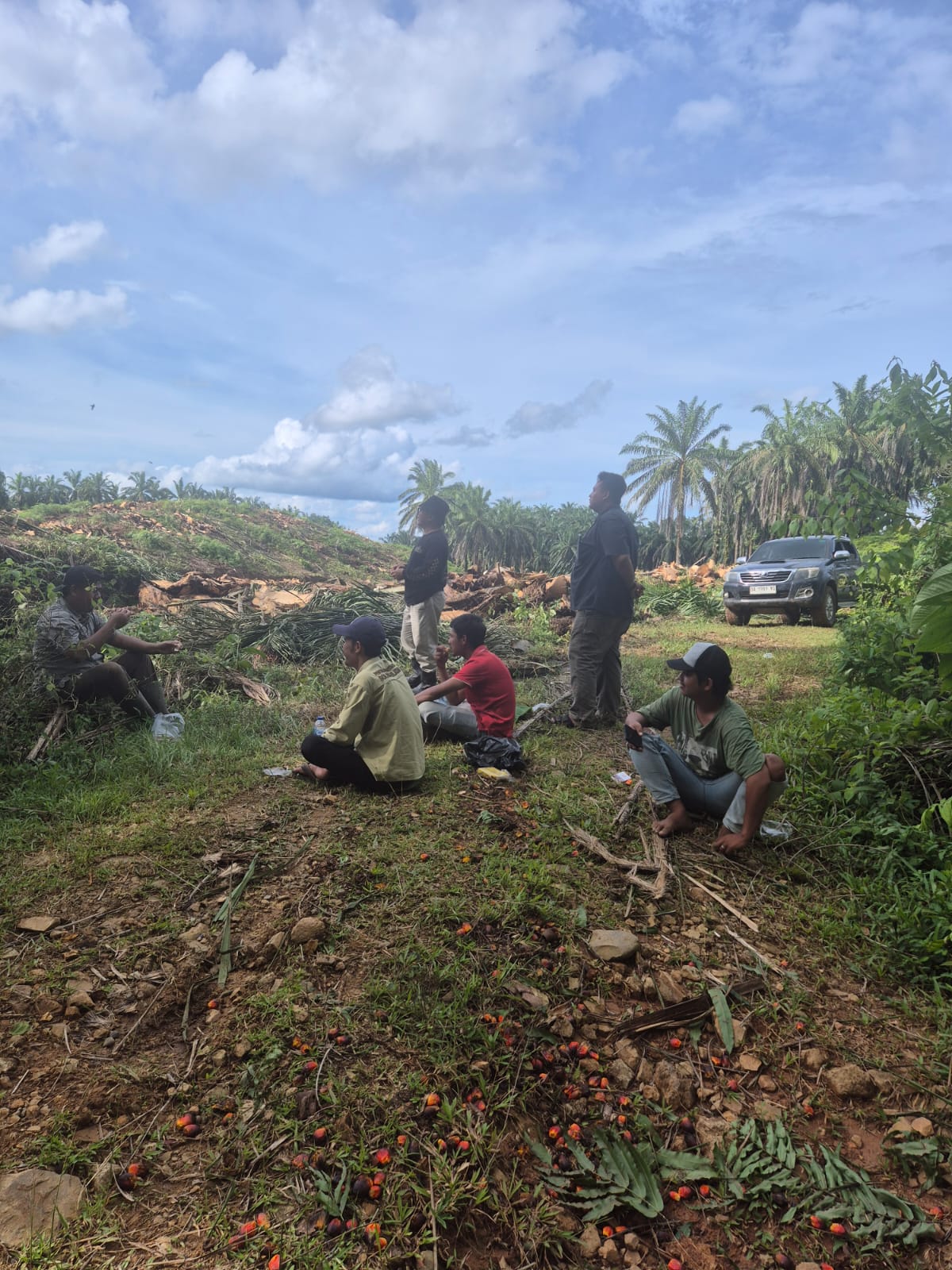 Serangkaian kegiatan kunjungan BUMNag Madani ke Unit Kebun Koperasi Produsen Madani